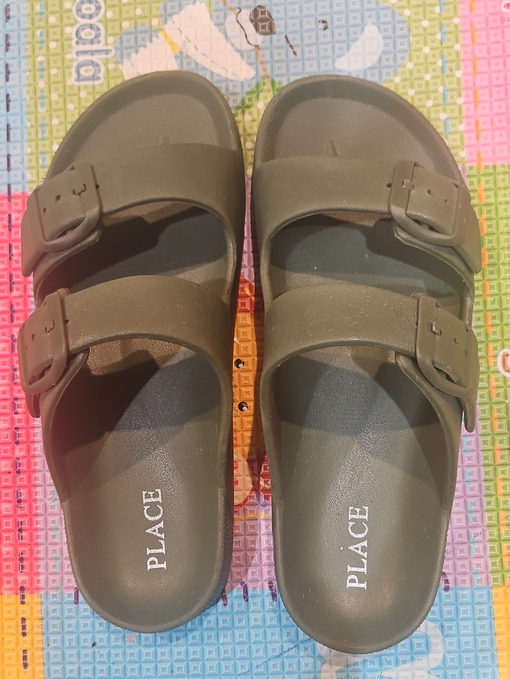 Like New Children'sPlace  Sz.4 Kids Olive Green Double-Buckle Sandals